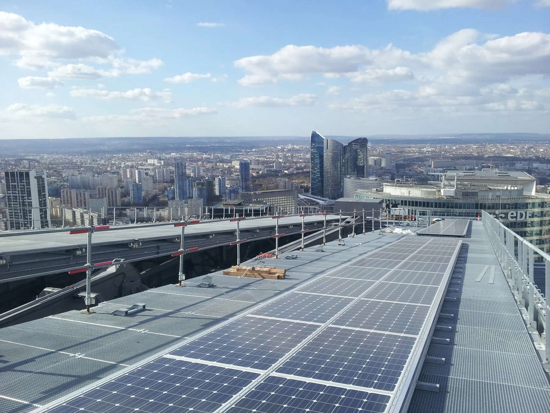 Le toit et ses panneaux solaires